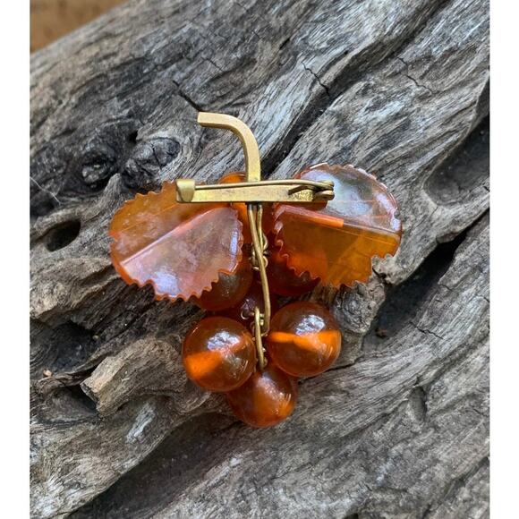 Antique Bakelite Gold and Amber Grape Cluster Brooch - Picture 6 of 6